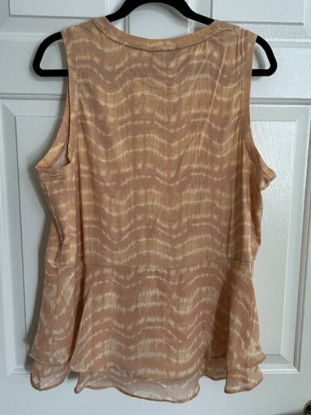 2 Vera Wang lightweight tanks with one Vera Wang lightweight cardigan - Picture 5 of 9